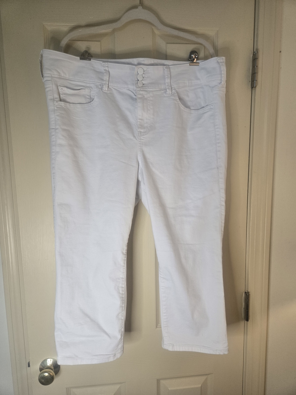 Torrid White Cropped Stretch Jeans